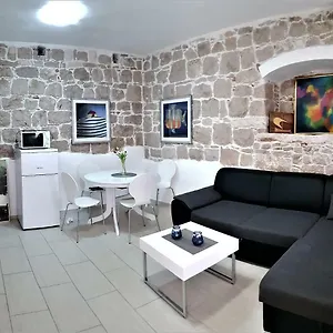 Karmen's Two Apartment Split